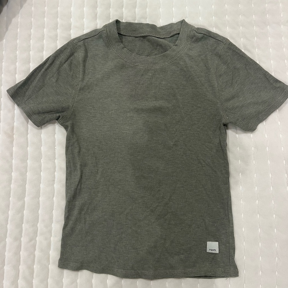 Vuori pose fitted tee
